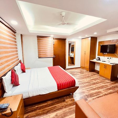 Hotel Sizzling Starr Nueva Delhi Exterior foto