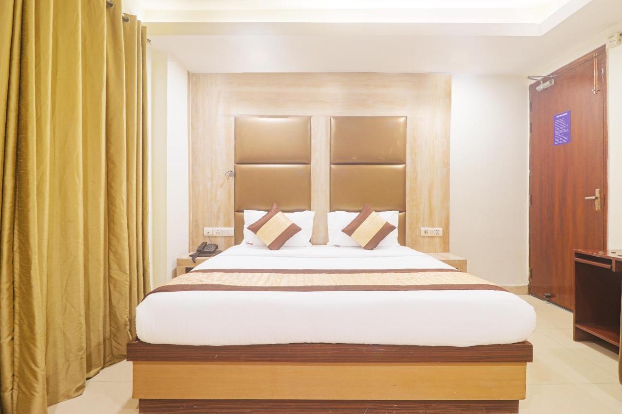 Hotel Sizzling Starr Nueva Delhi Exterior foto