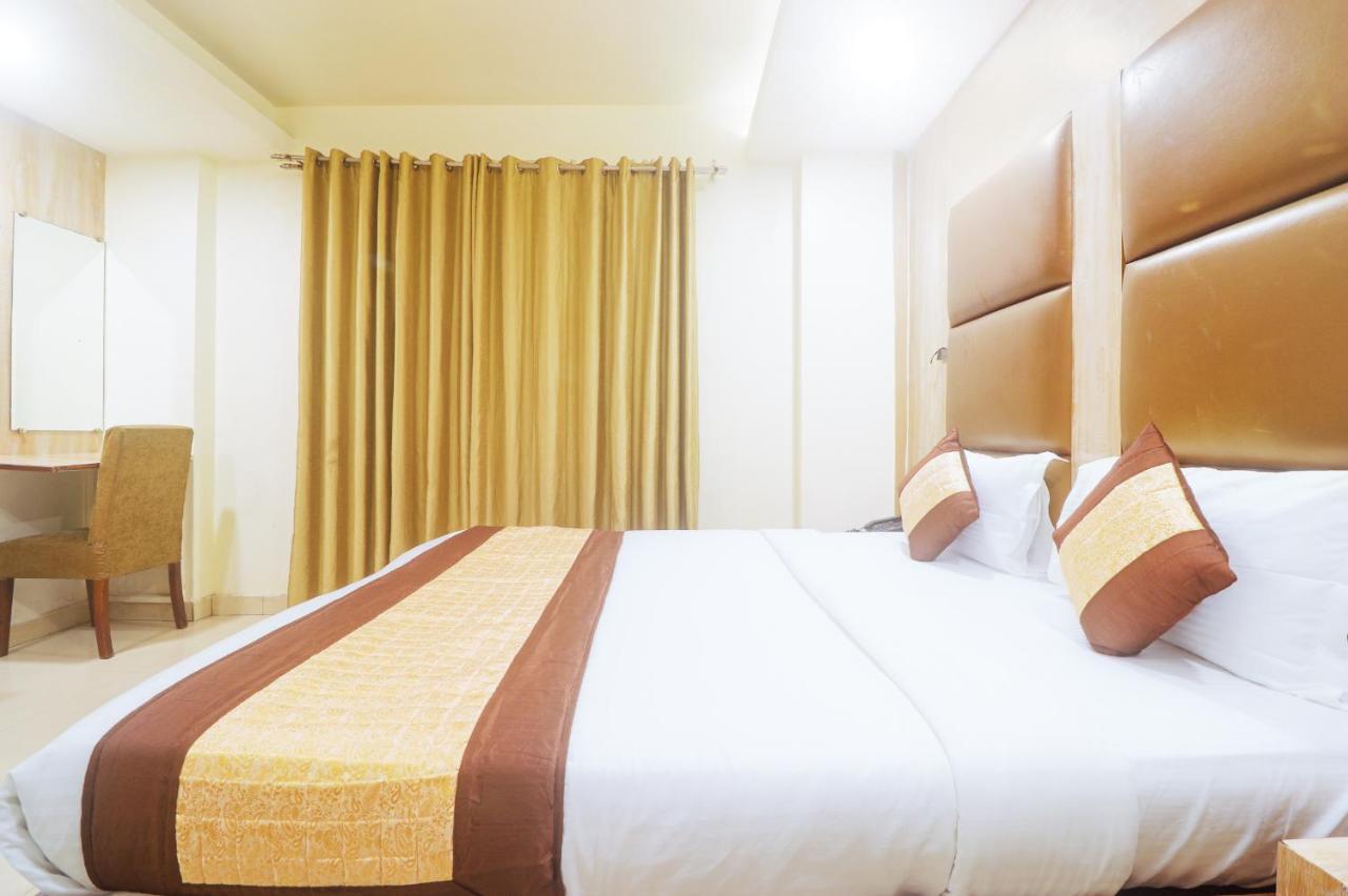 Hotel Sizzling Starr Nueva Delhi Exterior foto
