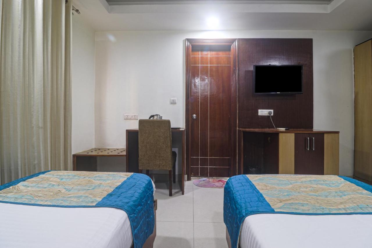 Hotel Sizzling Starr Nueva Delhi Exterior foto