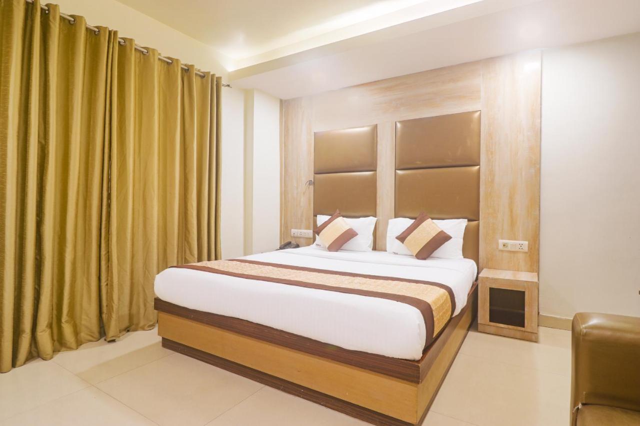 Hotel Sizzling Starr Nueva Delhi Exterior foto
