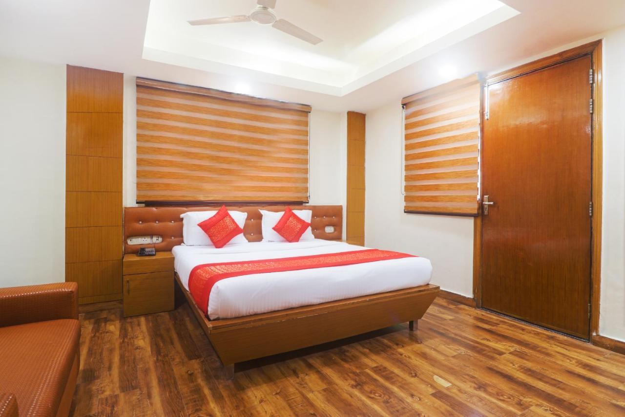 Hotel Sizzling Starr Nueva Delhi Exterior foto