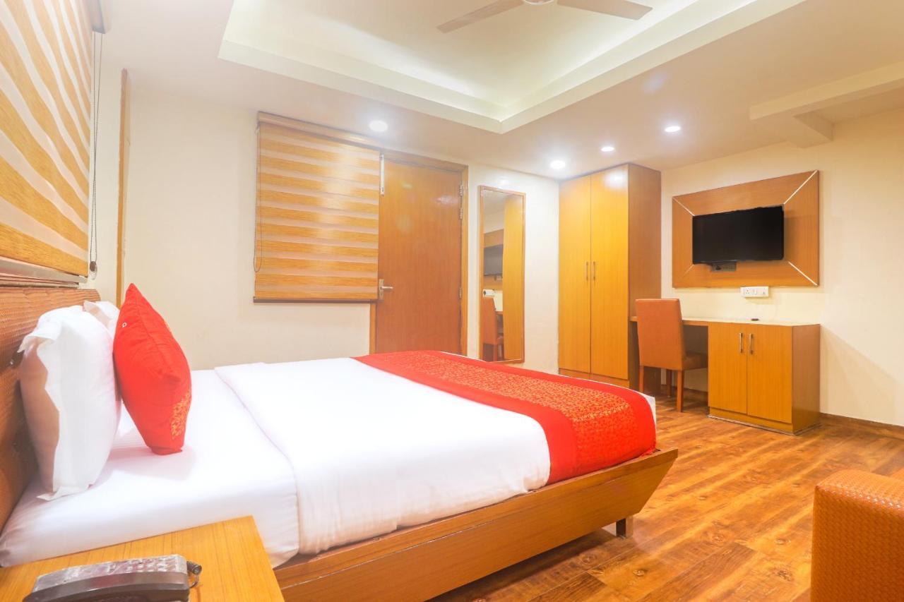 Hotel Sizzling Starr Nueva Delhi Exterior foto