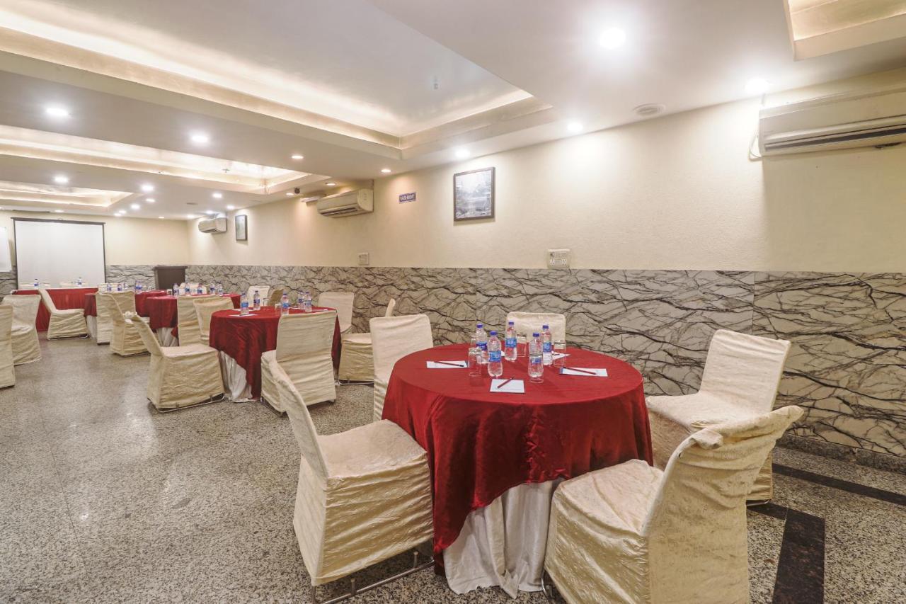 Hotel Sizzling Starr Nueva Delhi Exterior foto