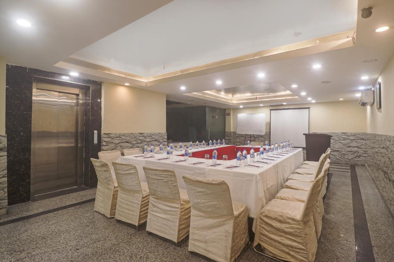 Hotel Sizzling Starr Nueva Delhi Exterior foto