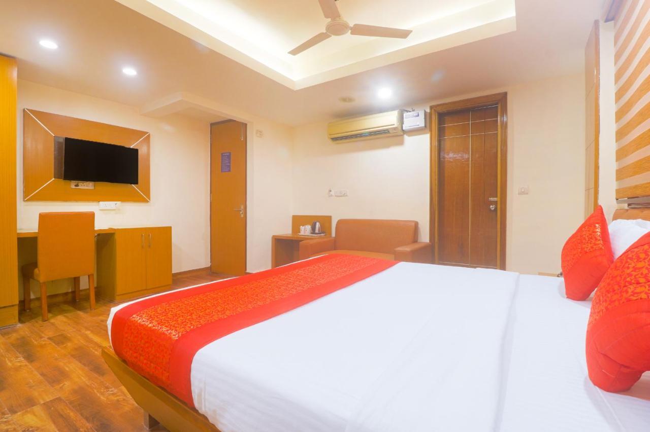Hotel Sizzling Starr Nueva Delhi Exterior foto