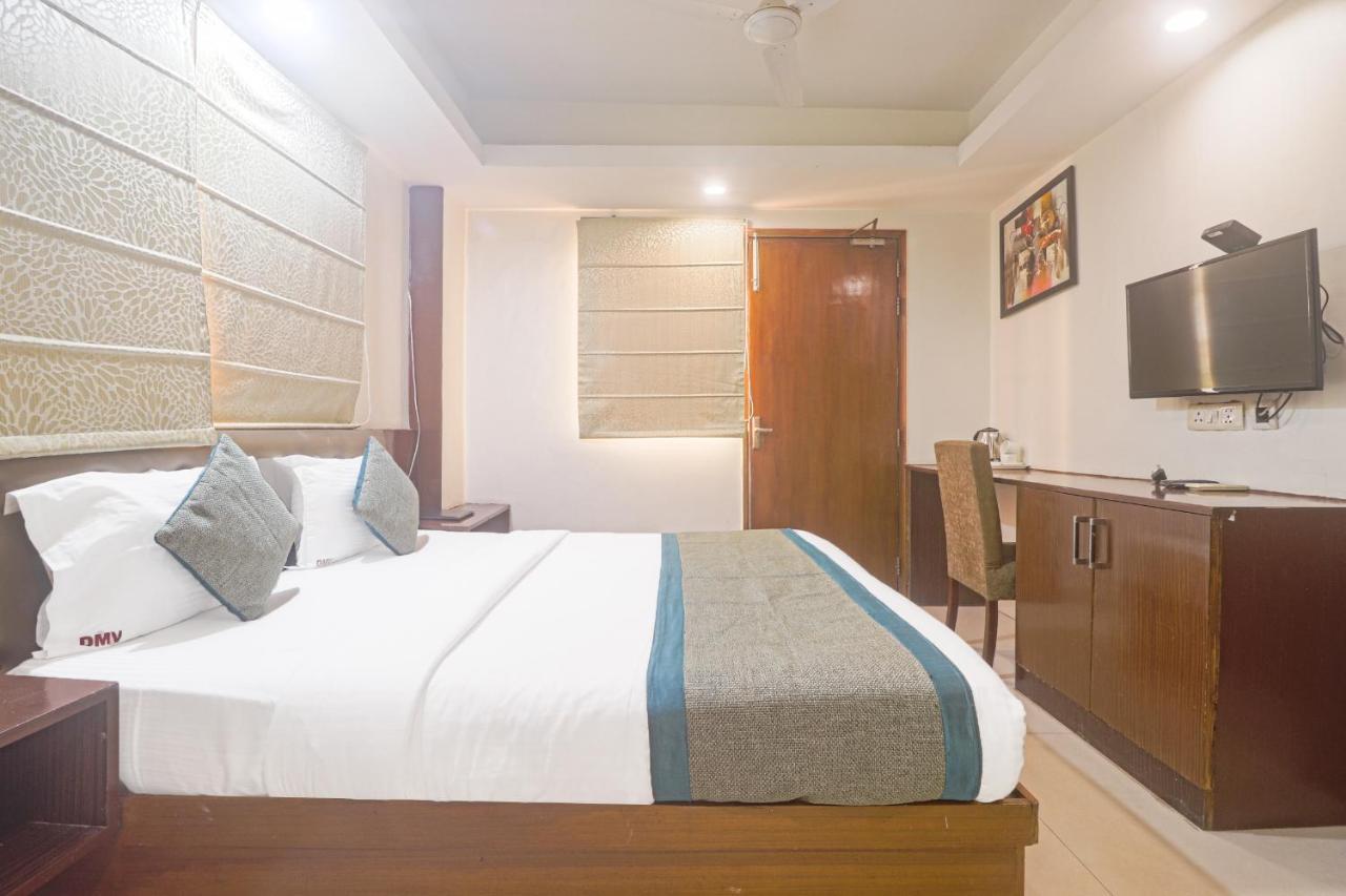 Hotel Sizzling Starr Nueva Delhi Exterior foto