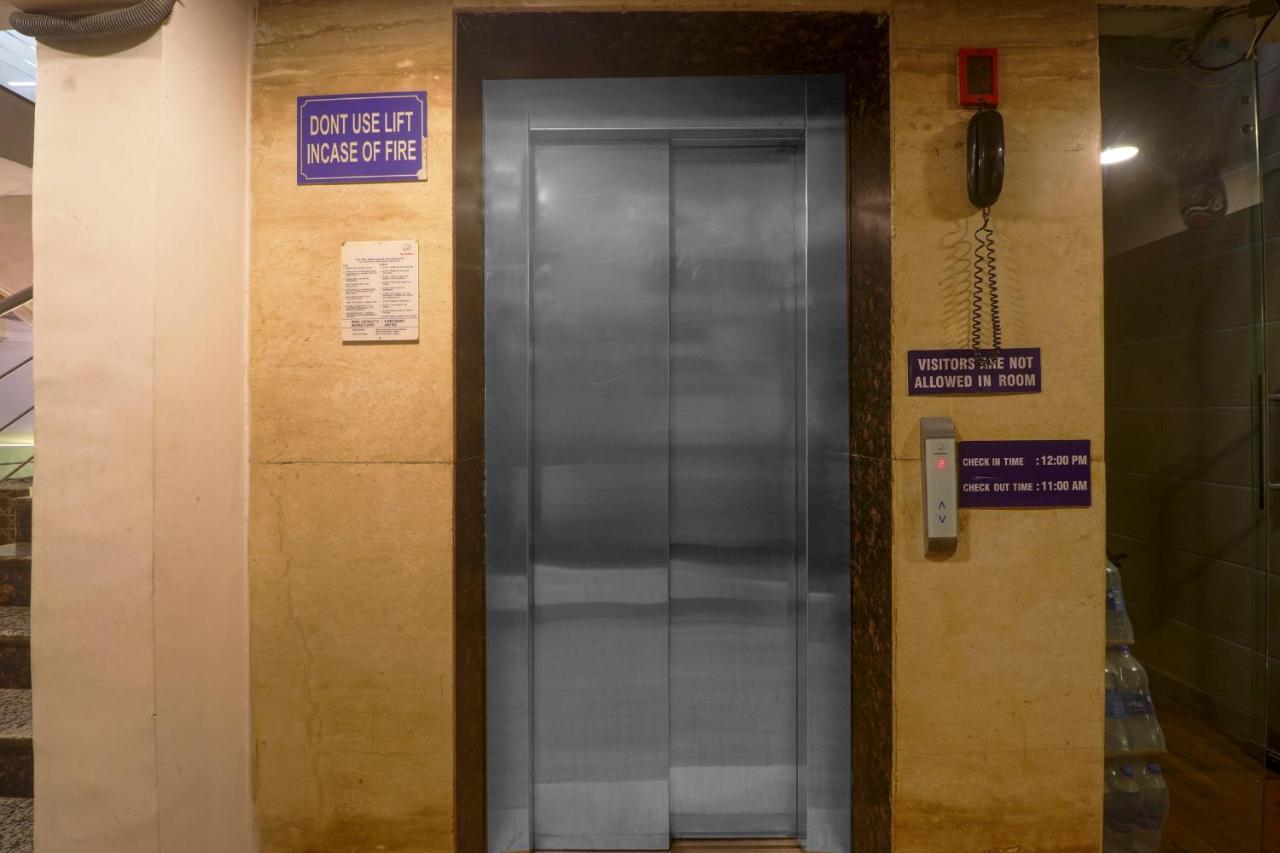Hotel Sizzling Starr Nueva Delhi Exterior foto