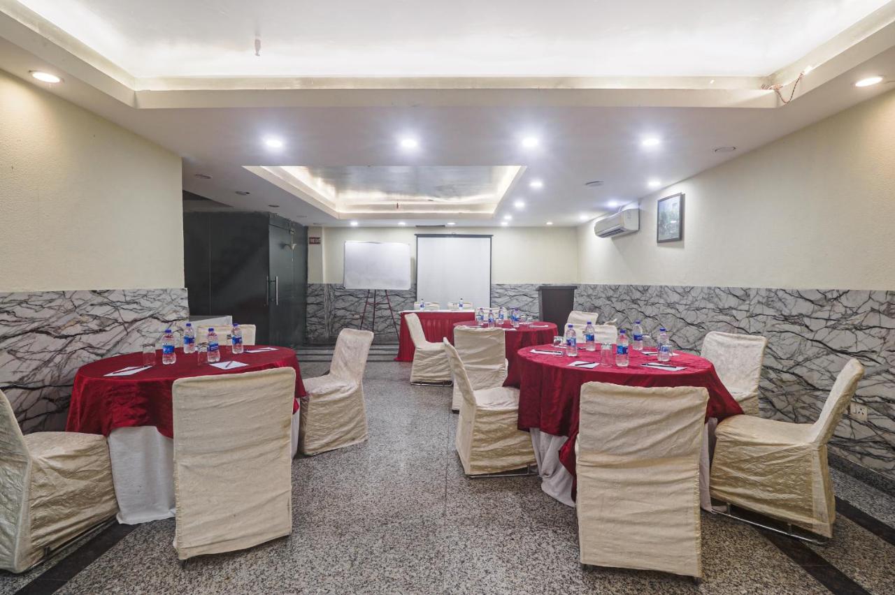 Hotel Sizzling Starr Nueva Delhi Exterior foto