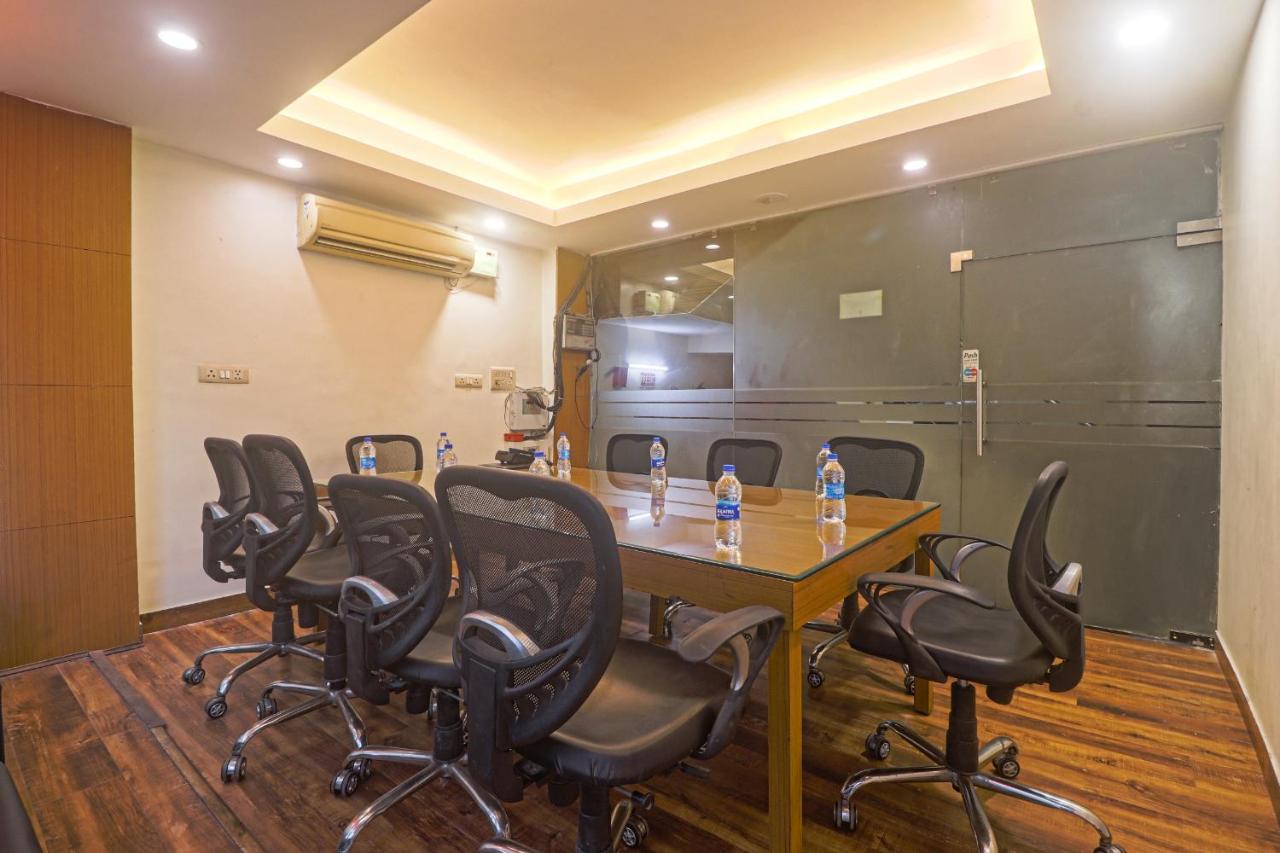 Hotel Sizzling Starr Nueva Delhi Exterior foto